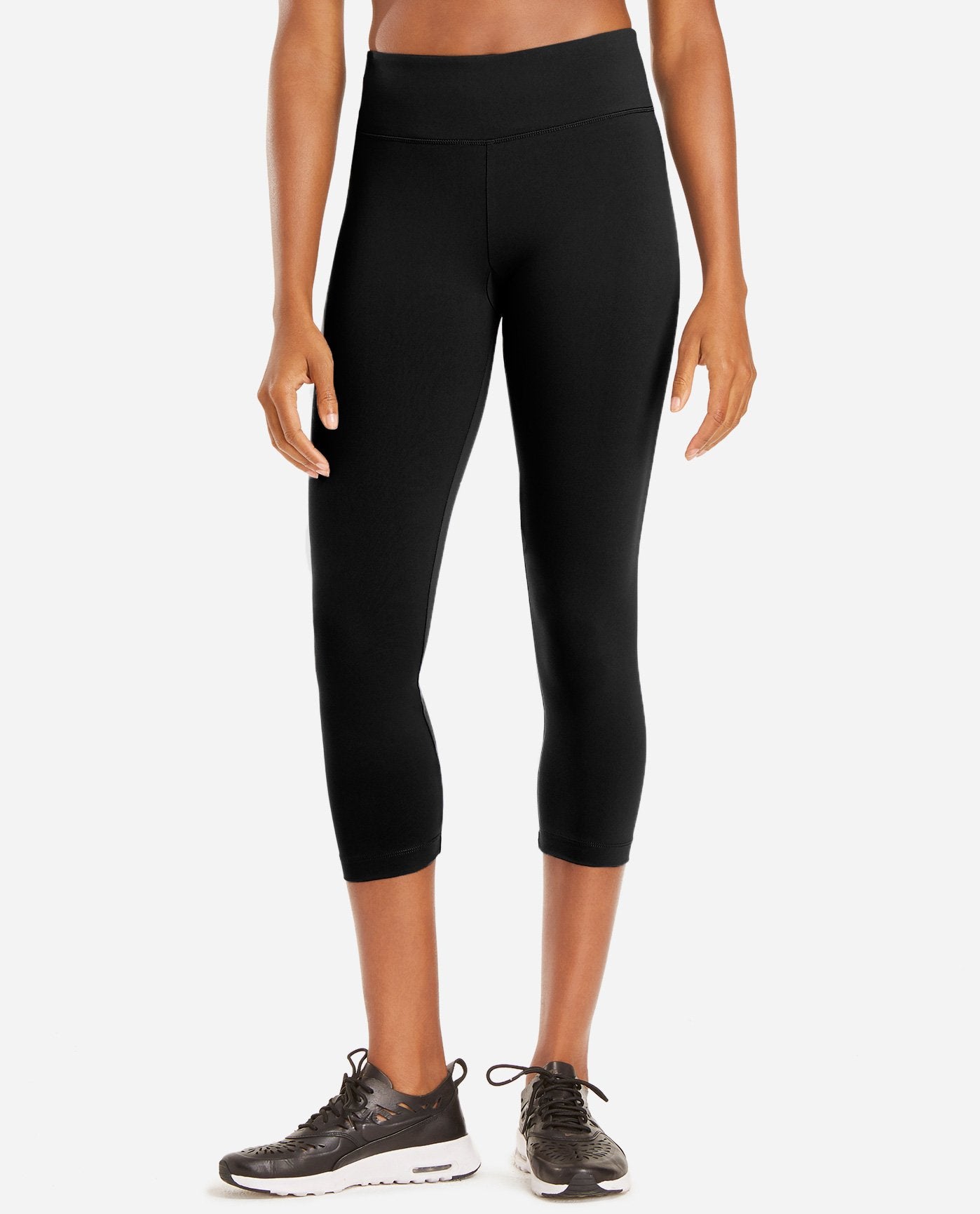 FRONT OF DANSKIN SIGNATURE YOGA CAPRI LEGGING | DSK BLACK